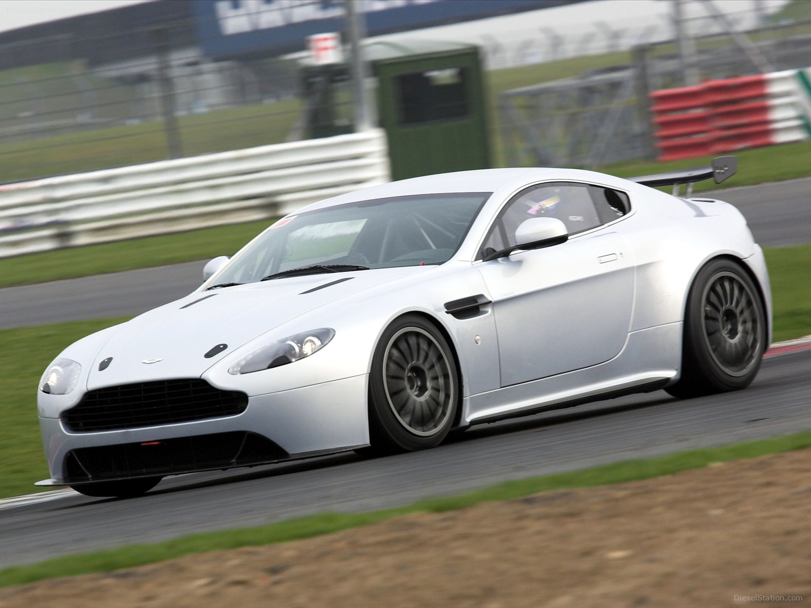 Aston Martin Vantage GT4 2012